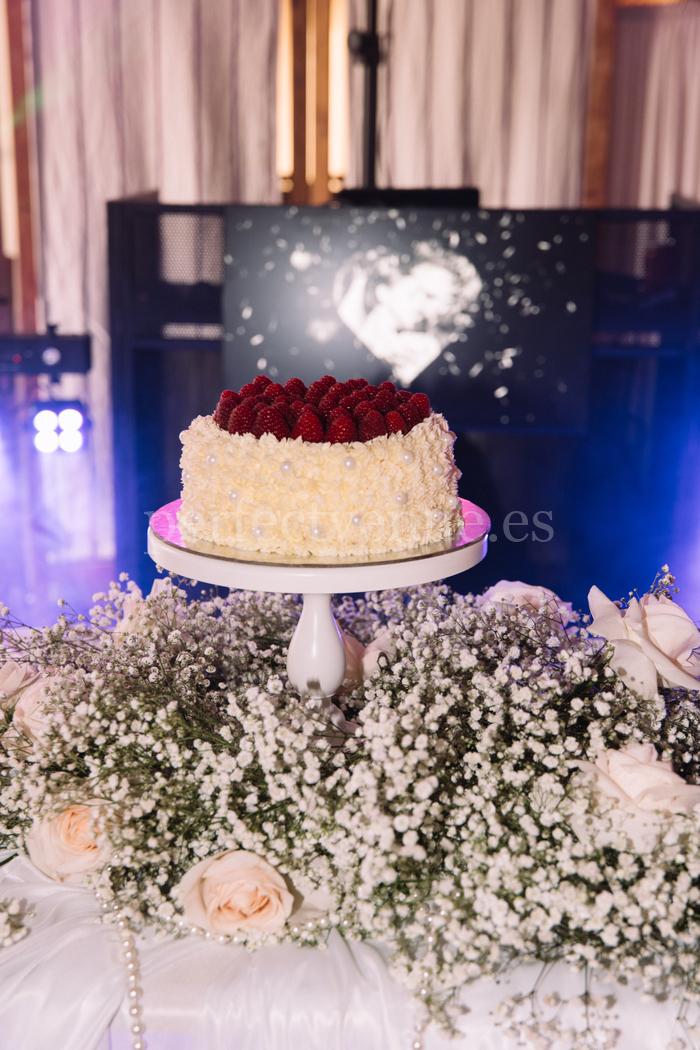 Shooting de boda en Mallorca / Photo via Lucie Schromm/ Weddings and Events by Natalia Ortiz
