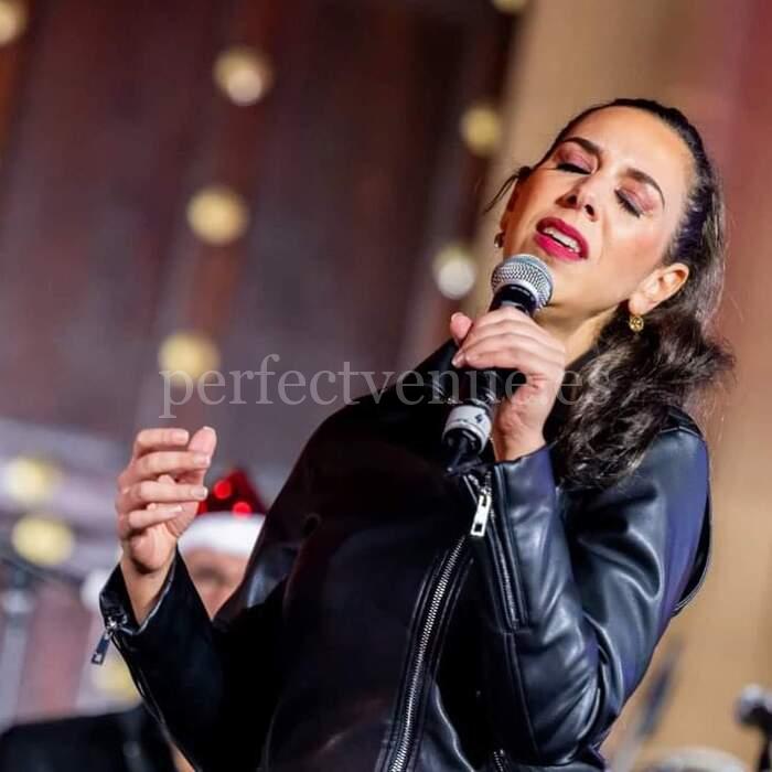 Cira Rodríguez, cantante para bodas y eventos / Photo via Perfect Venue