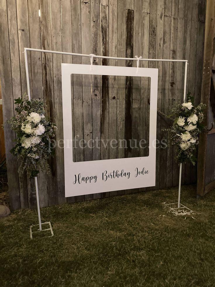 Photocall de cumpleaños estilo boda / Photo via Pinterest