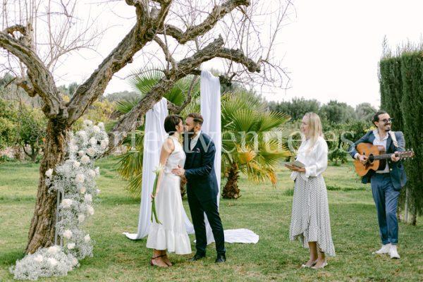 Wedding shooting in Mallorca / Photo via Tanya Vasiliuk / Weddings and Events by Natalia Ortiz