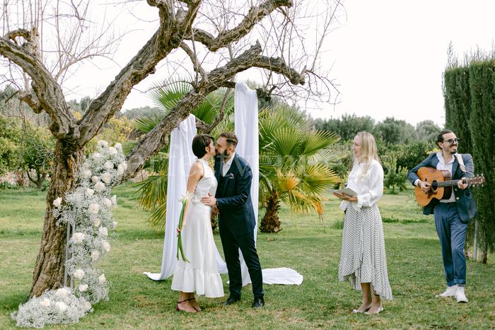 Shooting de boda en Mallorca / Photo via Tanya Vasiliuk / Weddings and Events by Natalia Ortiz