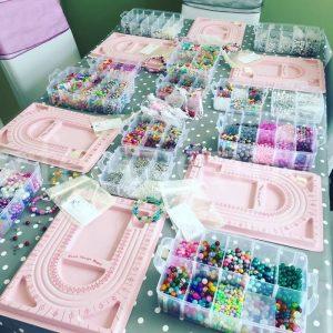 Jewelry workshop for children in Madrid. Birthdays workshops.