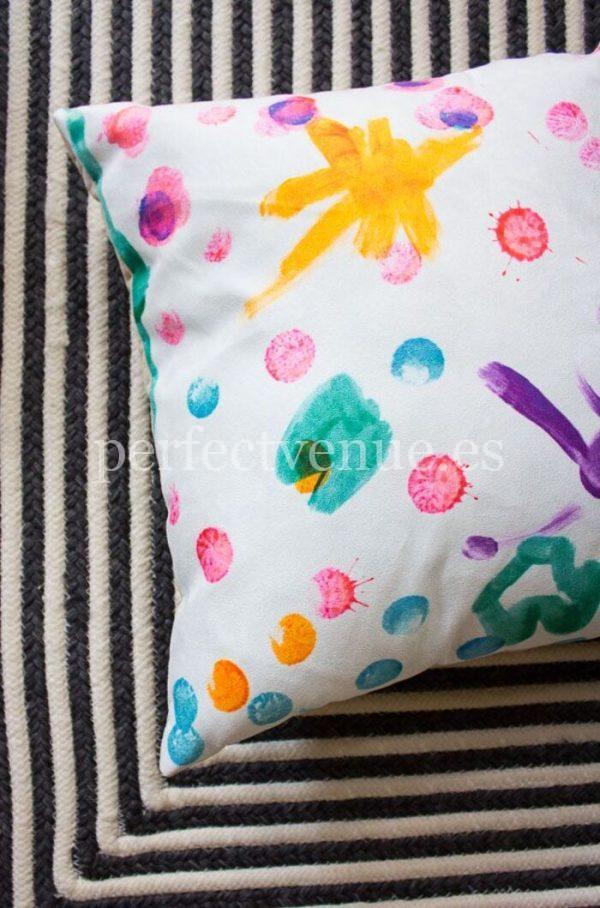 Felt cushion workshop for children Birthdays with workshops.