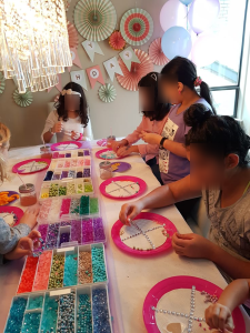Jewelry workshop for children in Madrid. Birthdays workshops.