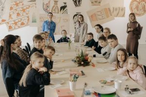 birthday party with workshops handcrafts at home