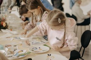 birthday party with workshops handcrafts at home