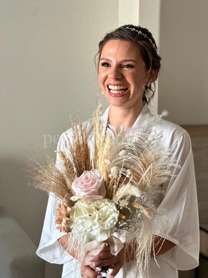 Bridal makeup and hairstyling / Sther Orta
