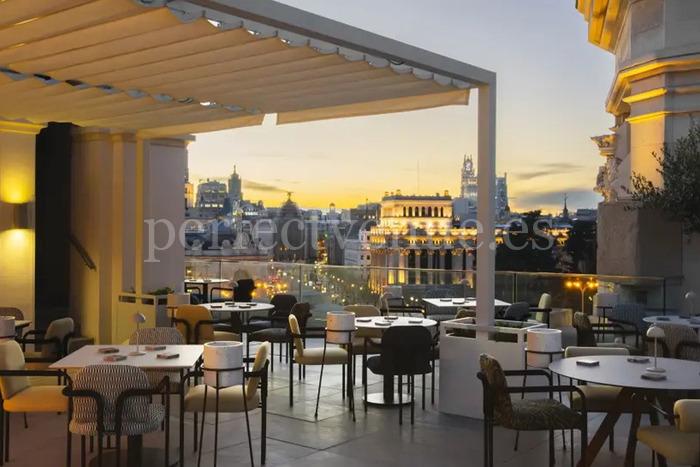 wedding-on-a-rooftop-in-the-heart-of-Cibeles-photo-via-Azotea-Grupo