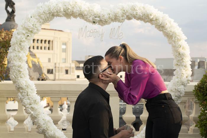 Pedida de mano en una azotea de Madrid / Natalia Ortiz Events