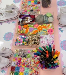 Sneaker Decorating Workshop / Pinterest