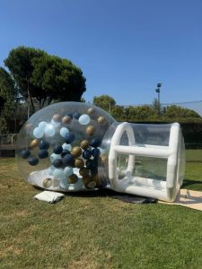 Bubble Home bouncy castle / Natalia Ortiz Events