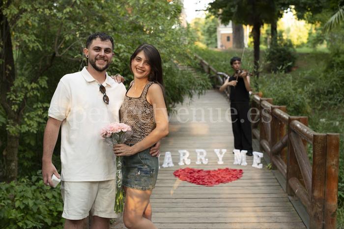 Pedida de mano en el Parque del Retiro de Madrid / Foto vía Natalia Ortiz Events