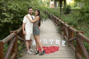 Professional photographer for a marriage proposal in Madrid / Photo via Natalia Ortiz Events