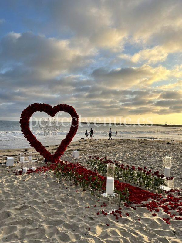 pedida de mano en Murcia con corazón gigante de flores