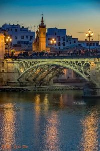 Pedida de mano en Sevilla en el Puente de Triana,