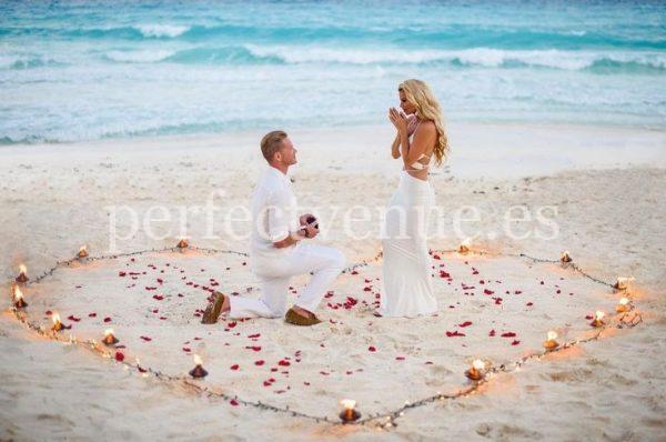 A marriage proposal in Cadiz with a rose petal heart on the beach