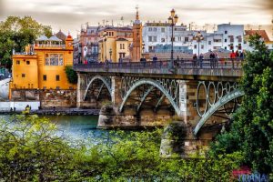Marriage proposal in Seville on the Triana Bridge