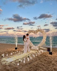 marriage proposal in Murcia with a giant flower heart