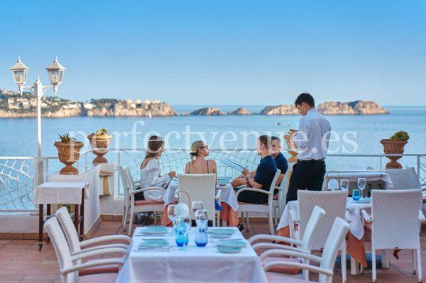 Proposal at La Gritta restaurant in Peguera / Photo via La Gritta in Peguera