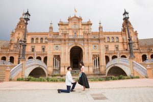 Pedida de mano en Sevilla en la Plaza de España