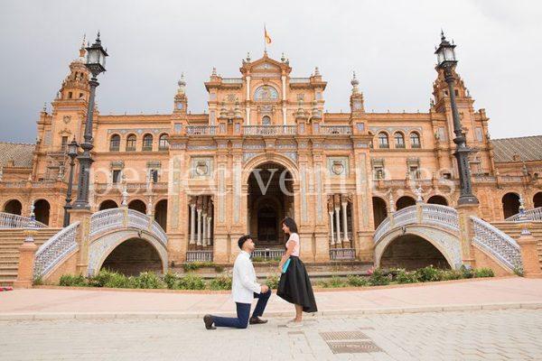 Pedida de mano en Sevilla en la Plaza de España