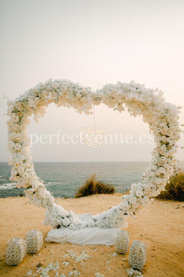 Valencia marriage proposal big heart - Natalia Ortiz Events