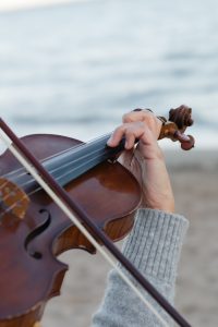 Electronic and classical violinist for weddings and events / Photo via Natalia Ortiz Events