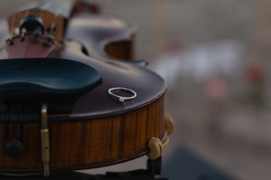Electronic and classical violinist for weddings and events / Photo via Natalia Ortiz Events