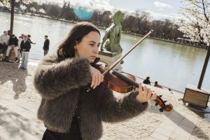 Electronic and classical violinist for weddings and events / Photo via Natalia Ortiz Events
