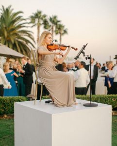 Electronic and classical violinist for weddings and events / Photo via Pinterest