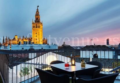 Marriage proposal in Seville at the Eurostars Boutique Hotel