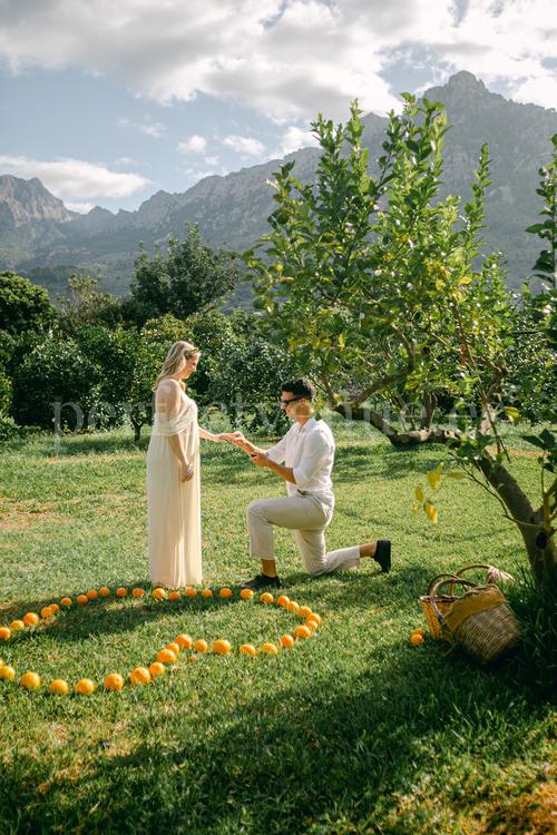 Marriage proposal in Sa Vinyassa / Photo via Natalia Ortiz Events