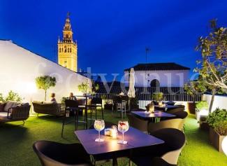 Marriage proposal in Seville at the Eurostars Boutique Hotel