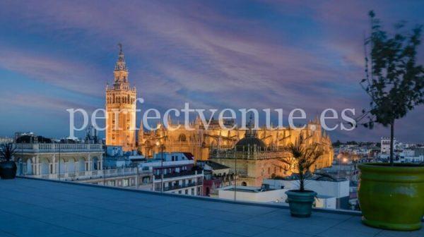 Marriage proposal in Seville on the Hotel Querencia Rooftop