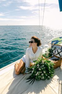 Marriage proposal in Tenerife with a picnic on a yacht / Photo via Natalia Ortiz Events