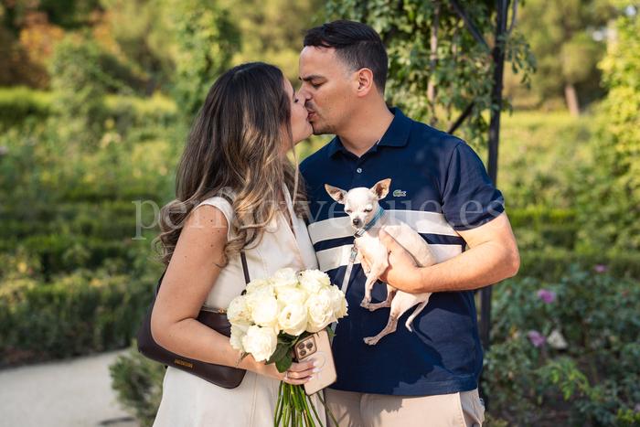 Pedida de mano en la Rosaleda del Retiro / Foto vía Natalia Ortiz Events