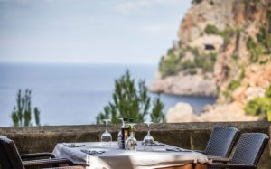Marriage proposal in Mallorca at the Es Vergeret restaurant