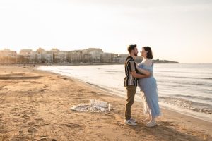 Proposal in Salou / Photo via Natalia Ortiz Events