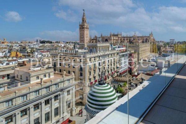 Marriage proposal in Seville on the Hotel Querencia Rooftop