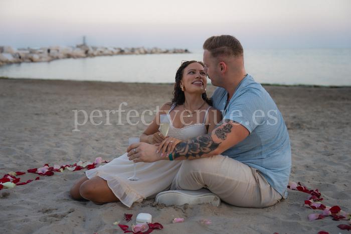 Proposal in Marbella / Photo via Mariana Glushko
