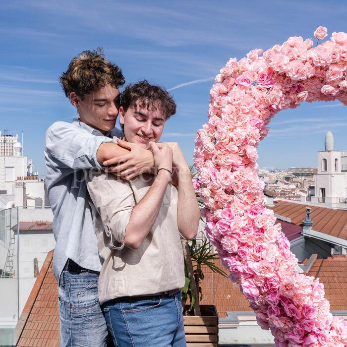 Proposal on a rooftop in Madrid / Photo via Natalia Ortiz Events