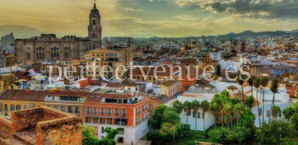 Marriage proposal in Malaga at the alcazaba viewpoint
