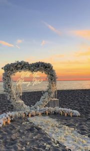 A marriage proposal in Malaga with a giant flower heart on the beach