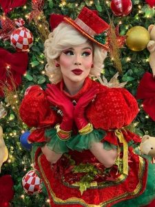 Christmas Elf Entertainment / Photo via Pinterest
