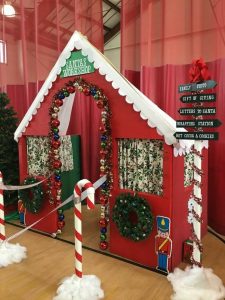 Christmas Family Day at the Office / Photo via Pinterest
