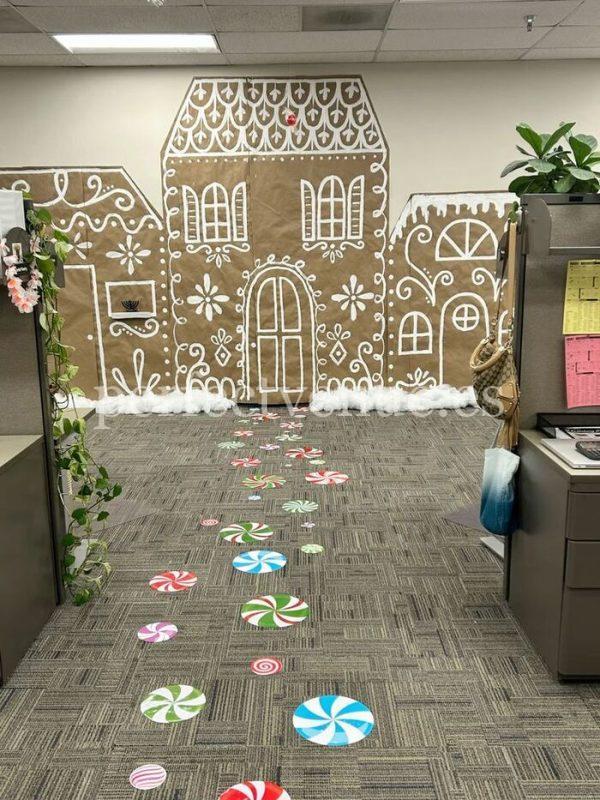 Christmas Family Day at the Office / Photo via Pinterest