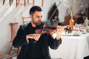 Electronic and Classical Violinist for Weddings and Events / Photo via Cristina Navarro