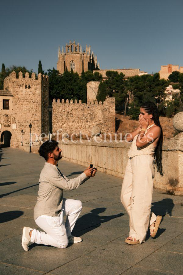 Marriage Proposal in Toledo on the San Martin Bridge - Natalia Ortiz Events