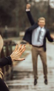 Professional photographer for a marriage proposal in Bilbao / Photo via Pinterest
