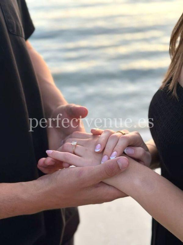 Professional photographer for a marriage proposal in Calpe / Photo via Pinterest